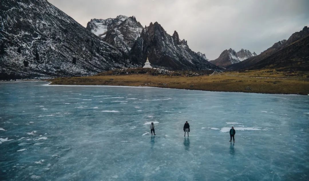 狼行天下2月18号~2月20号莲宝叶则东方的魔幻世界、湖面如镜、山坳如画